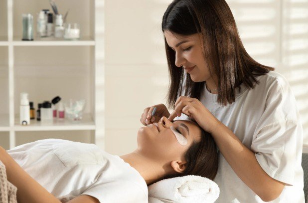 When Professional Lash Removal Is the Better Choice