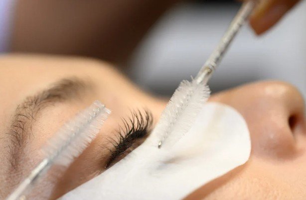 Why Proper Eyelash Extension Removal Matters