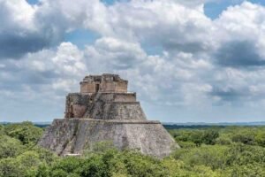 How Far Is Chichen Itza from Cancun?
