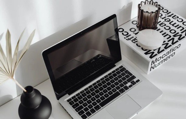 Technological Components Behind 3 Screen Laptops